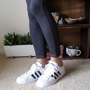 adidas women's advantage stripe sneaker